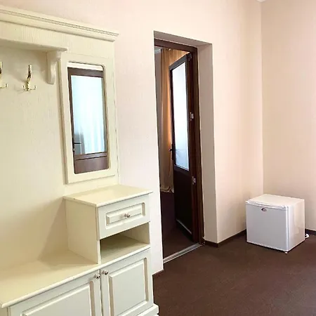 Otel New Continent Bushtyno