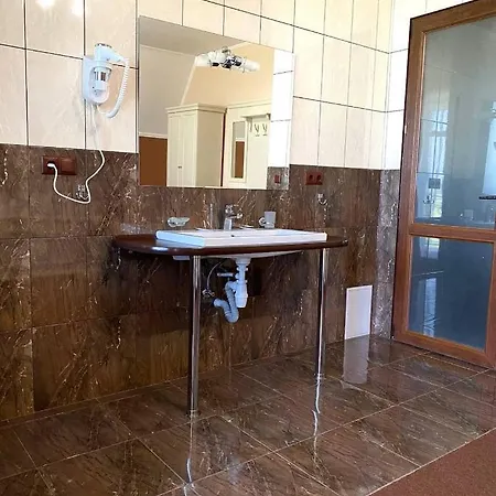 New Continent Hotel *