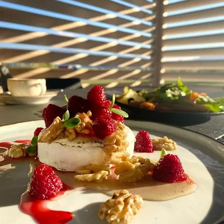 New Continent Otel Bushtyno